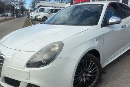 Alfa Romeo Giulietta 177.000 km 3.900 &euro; München OT Trudering-Riem 81825