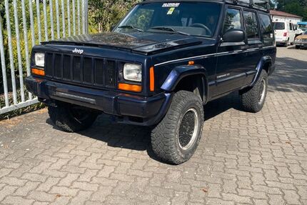 Jeep Cherokee 241.000 km 13.875 &euro; Trebbin 14959