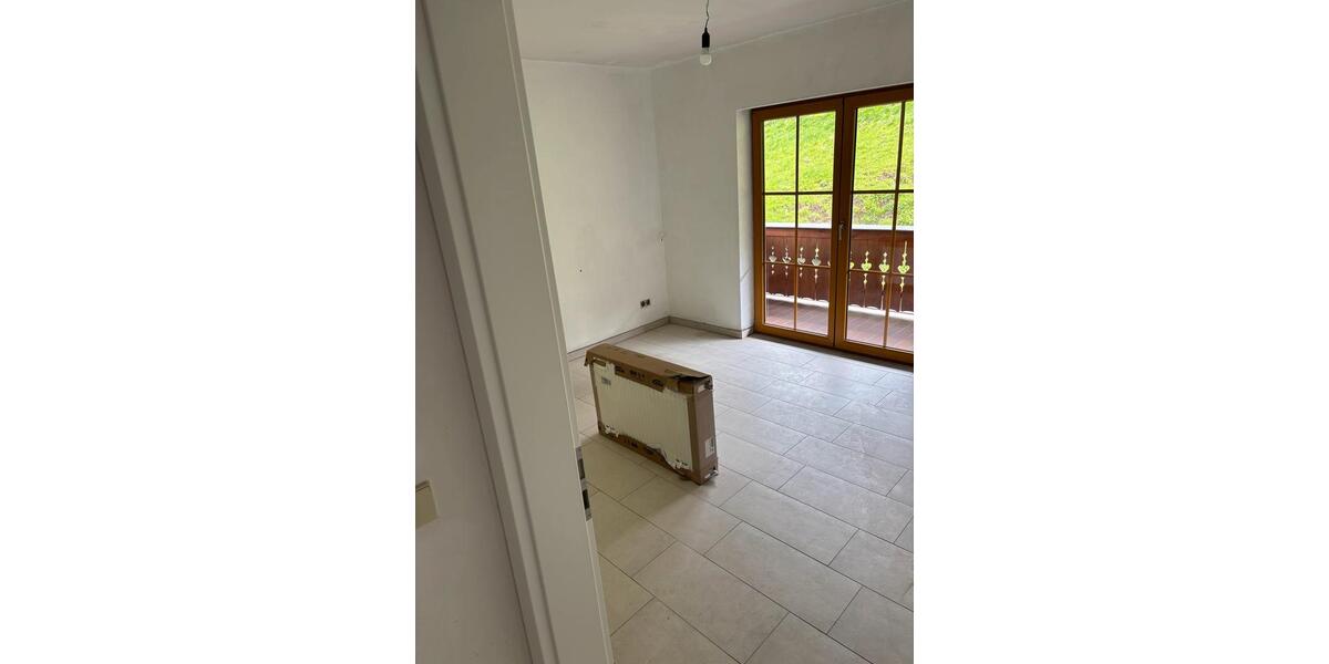 Etagenwohnung Bischofswiesen - 4 Zimmer, 100 m&sup2;, 1.500&euro; | Angebot:25171647