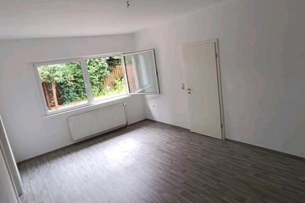 Schöne Große 3- bis 4-Zimmer-Wohnung mit Garten und Terrasse