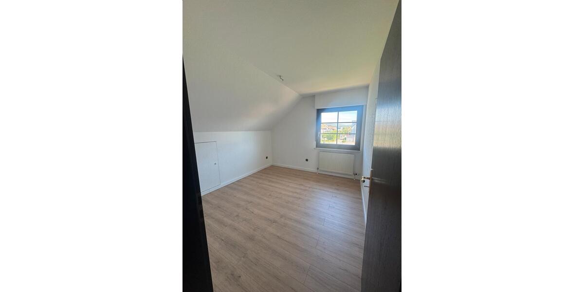 Dachgeschoßwohnung Niedernberg - 3 Zimmer, 64 m&sup2;, 750&euro; | Angebot:26351870
