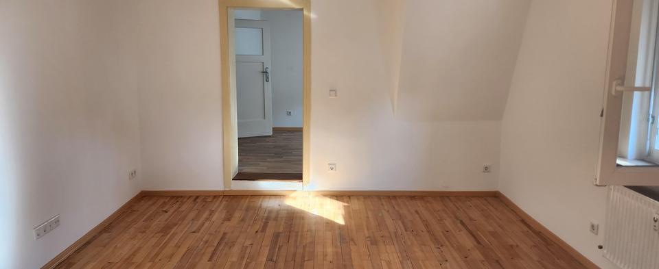 Etagenwohnung Erlangen Bruck - 6 Zimmer, 135 m&sup2;, 1.400&euro; | Angebot:26367295