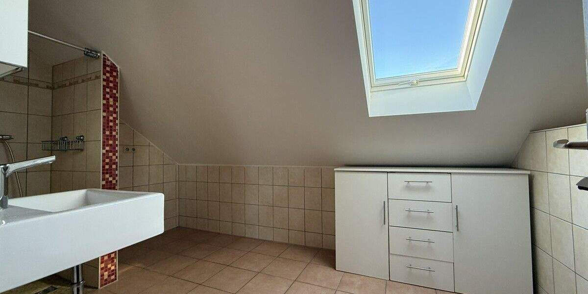 Etagenwohnung Nittendorf - 5 Zimmer, 112 m&sup2;, 299.000&euro; | Angebot:23972758