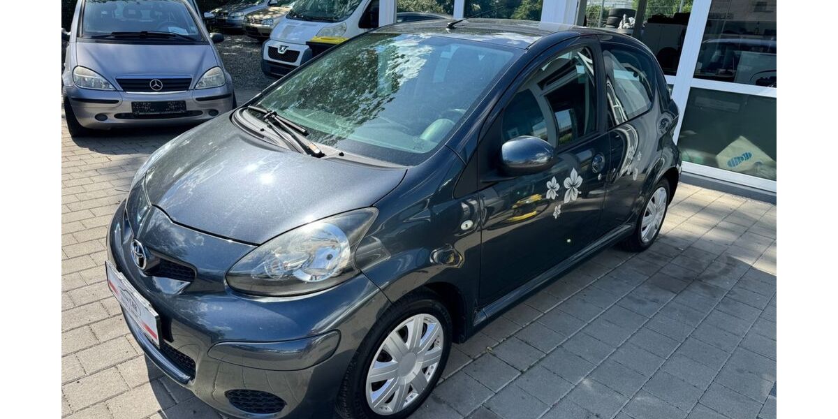 Toyota Aygo (X) 103.000 km 2.499 &euro; Singen 78224