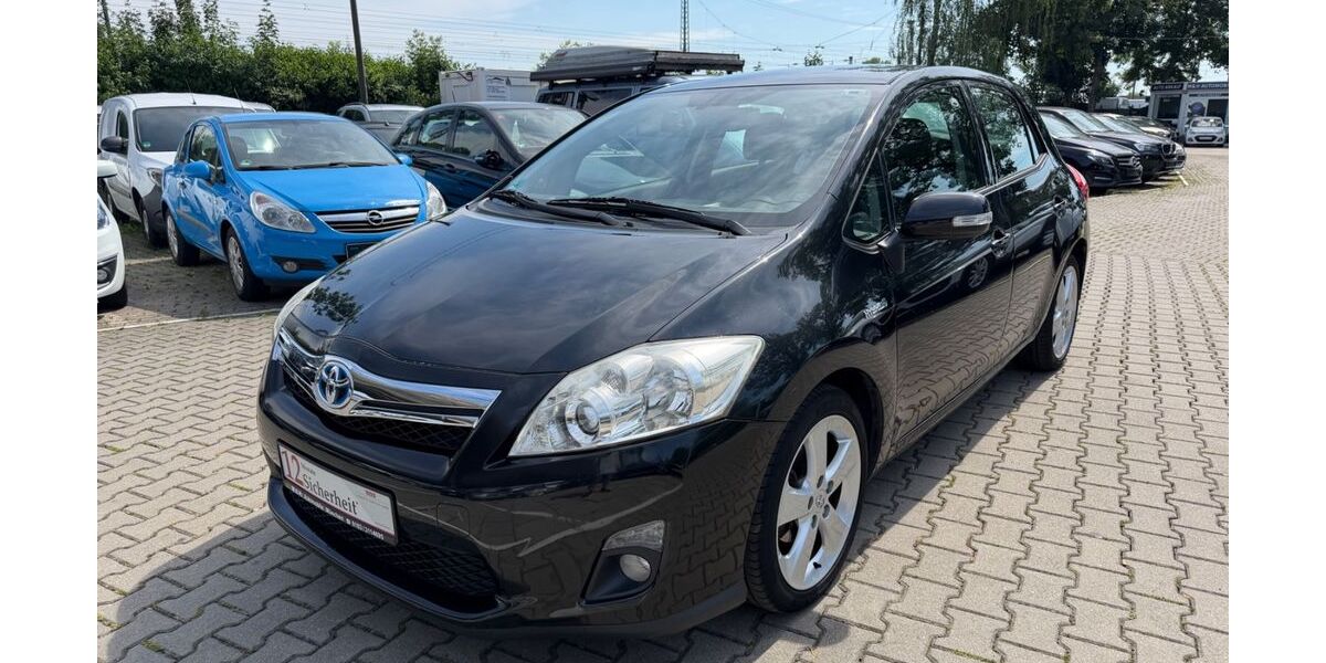 Toyota Auris 118.569 km 7.400 &euro; München 81825