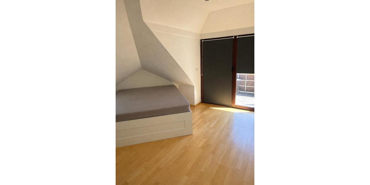 Dachgeschoßwohnung Oldenburg Eversten - 4 Zimmer, 122 m&sup2;, 1.230&euro; | Angebot:26413993