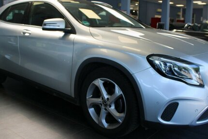 Mercedes-Benz GLA 200 7G-DCT Urban Panorama 66.626 km 23.980 € Euskirchen 53881