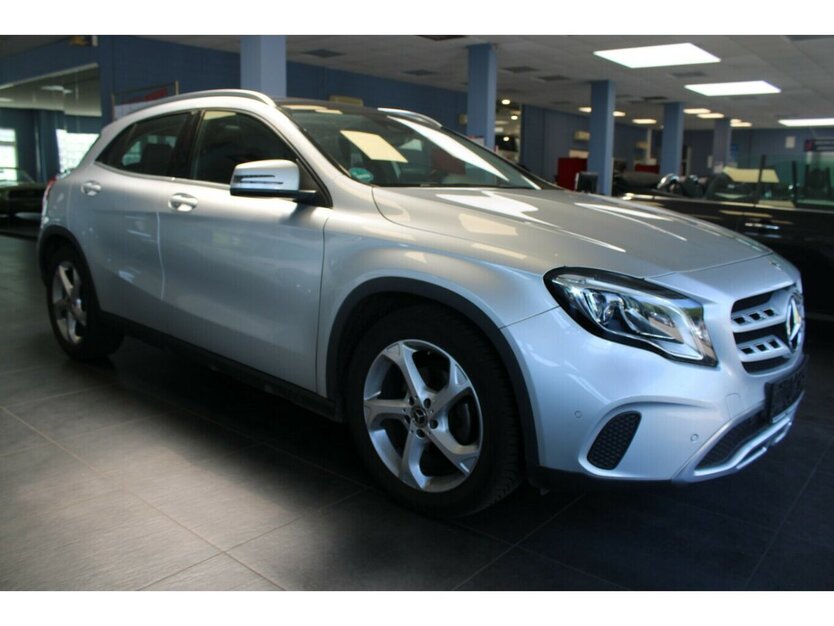 Mercedes-Benz GLA 200 7G-DCT Urban Panorama 66.626 km 23.980 € Euskirchen 53881