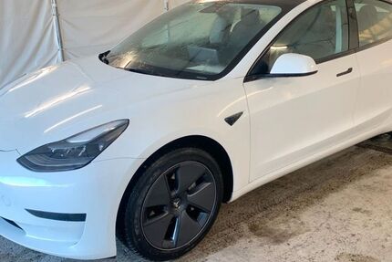 Tesla Model 3 38.595 km 27.350 &euro; Steinbach-Hallenberg OT Herges-Hallenberg 98587