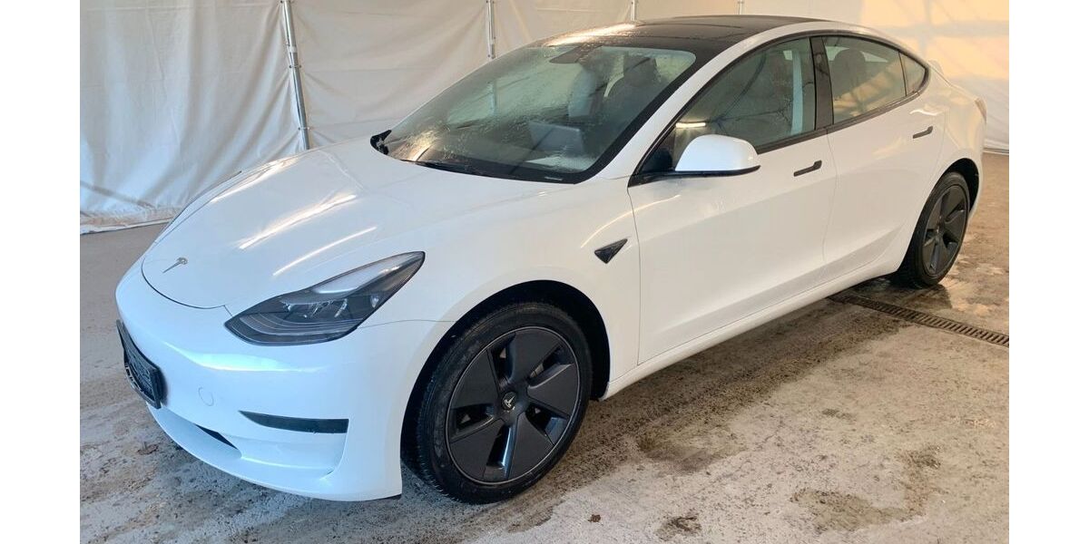 Tesla Model 3 38.595 km 27.350 &euro; Steinbach-Hallenberg OT Herges-Hallenberg 98587
