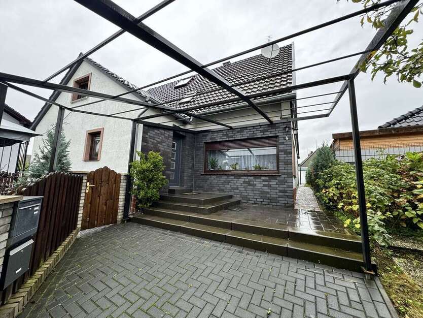 Haus zum Kaufen in Hennef 590.000 € 200 m²