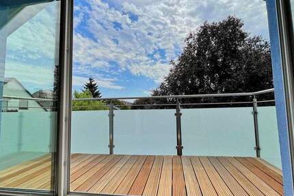 LUXUSDOMIZIL: Traumhafte, neuwertige, 2 Zi DG Whg, Südbalkon, ALLEINLAGE, EBK, U-Bahn, Energiest A+ 2 zimmer