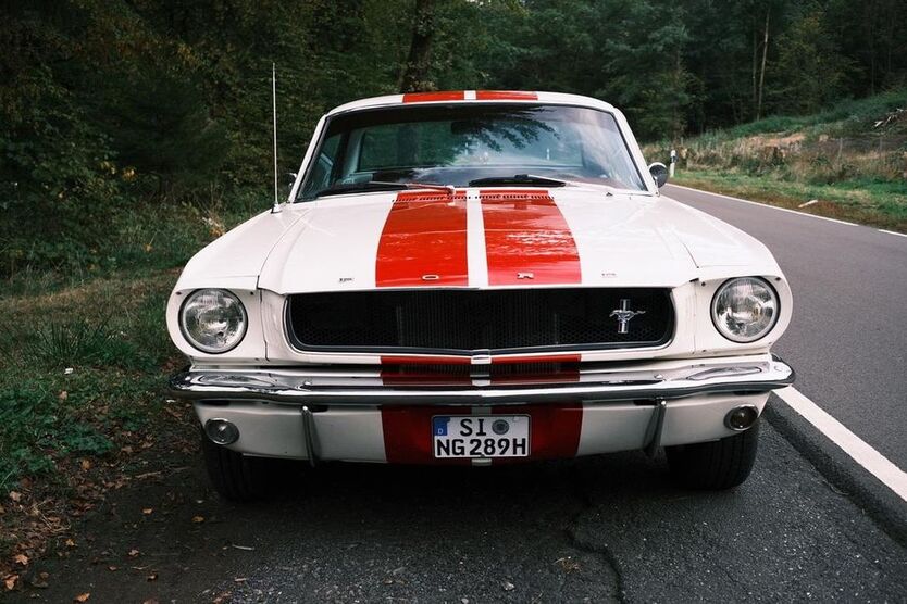 Ford Mustang 9.999 km 32.499 € Freudenberg 57258