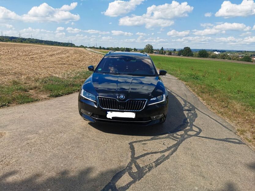 Skoda Superb 121.276 km 22.599 € Dettingen unter Teck 73265