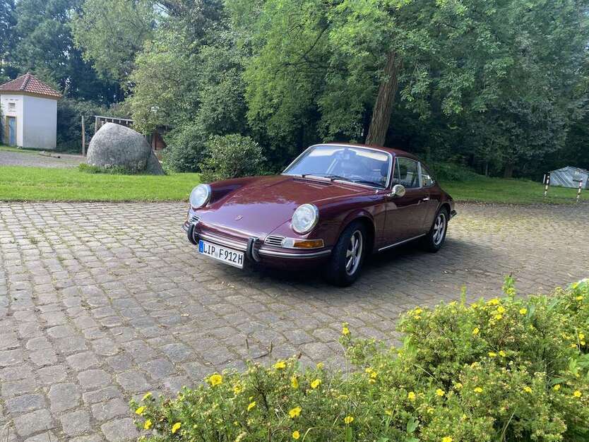 912