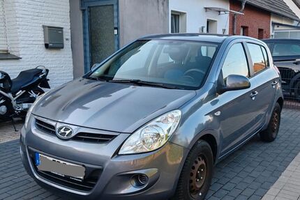 Hyundai i20 144.000 km 2.750 &euro; Marl 45768