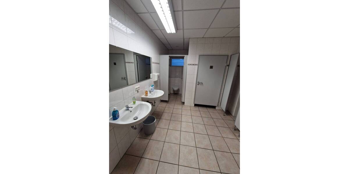 Großzügige Büros im EG mit direktem Zugang und Parkplätzen 4 zimmer