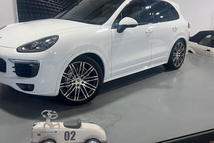 Porsche Cayenne 94.200 km 42.500 € Tuttlingen 78532