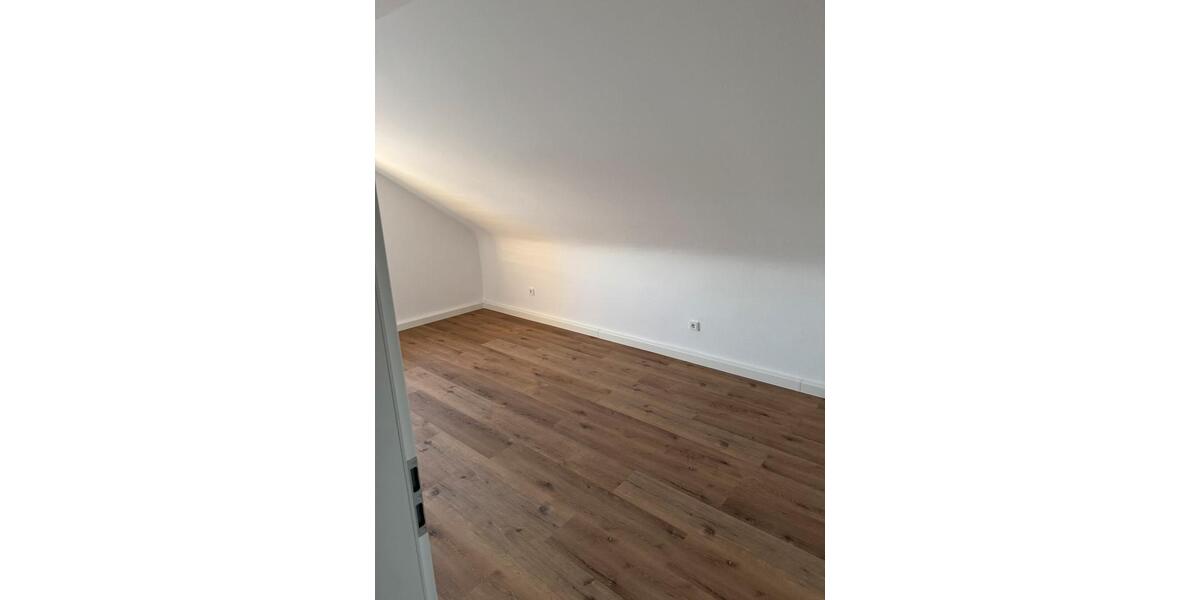 Dachgeschoßwohnung Bergrheinfeld - 2 Zimmer, 50 m&sup2;, 600&euro; | Angebot:26250527