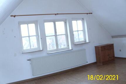 2-Zi.-Studio-Wohnung (Dachgeschoß) an alleinst. Person