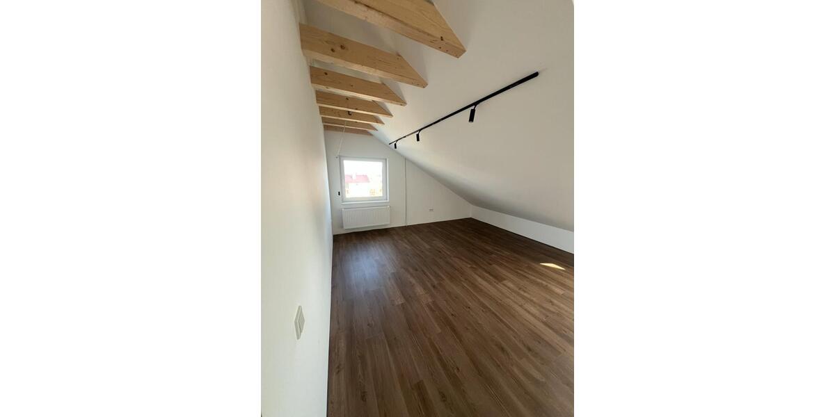 Dachgeschoßwohnung Alsfeld - 3.5 Zimmer, 85 m&sup2;, 900&euro; | Angebot:26110685
