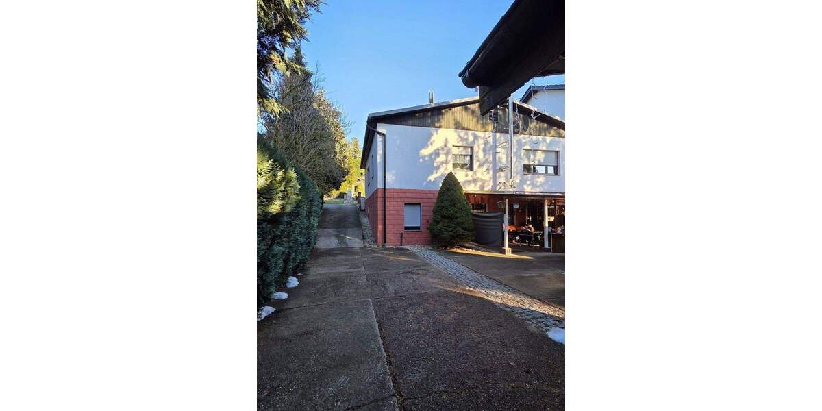 Einfamilienhaus mit großem Garten und Nebengebäuden im nördlichen Saalekreis zu verkaufen. 7 zimmer