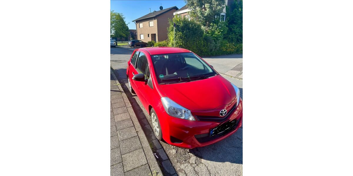 Toyota Yaris 157.599 km 4.000 &euro; Eschweiler 52249