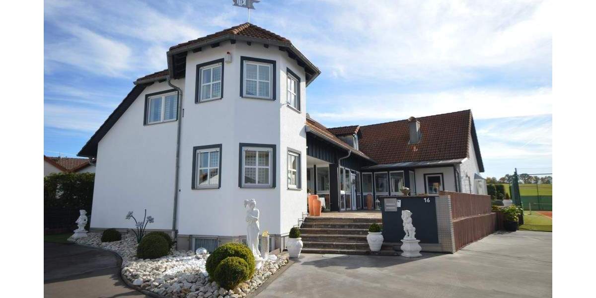 Vielseitiges Unternehmer-Anwesen in Bestzustand! Wohnen. Arbeiten. Leben. Freystadt - Forchheim 9 zimmer