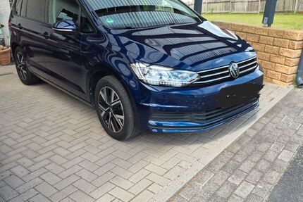 VW Touran 54.000 km 27.900 &euro; Schwallungen 98590