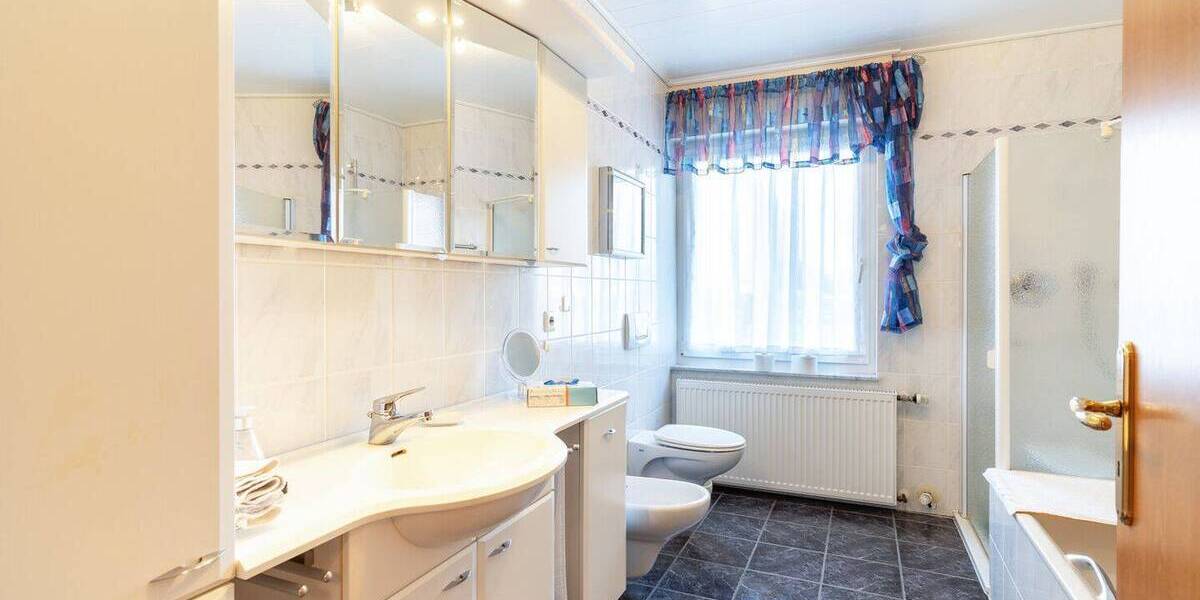 Mehrfamilienhaus, Wohnhaus Gütersloh Spexard - 8 Zimmer, 252 m&sup2;, 580.000&euro; | Angebot:26858733