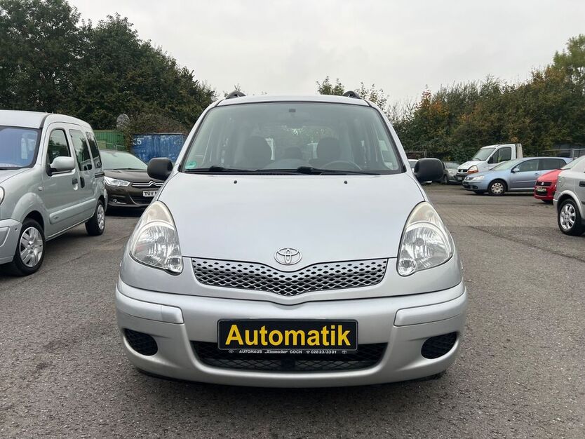 Toyota Yaris 132.000 km 3.999 € Essen 45357