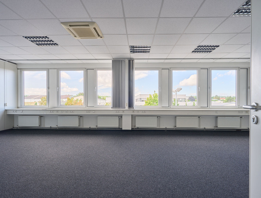 Multifunktionale Gewerbefläche für Logistik, Produktion und Lager mit ansprechendem Büroanteil zimmer