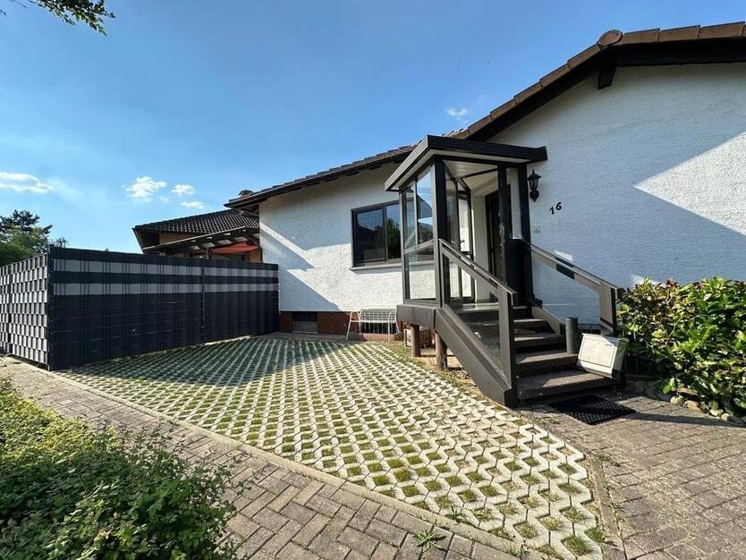 Haus zu vermieten mit Garten, Terrasse, Wintergarten, Stellplatz
