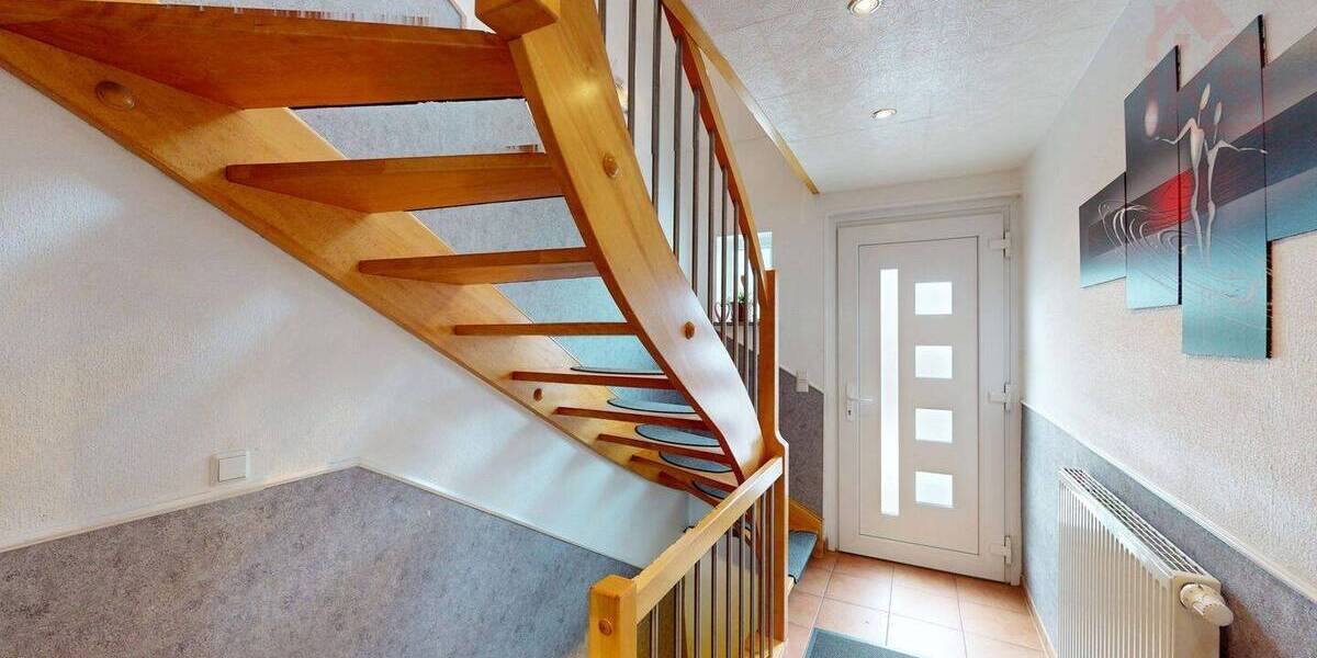 Reihenmittelhaus Schiffweiler Heiligenwald - 8 Zimmer, 145 m&sup2;, 229.000&euro; | Angebot:26908864