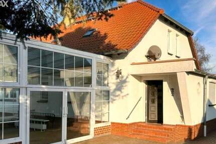 Neuhardenberg bei Berlin - Einfamilienhaus mit Wintergarten, Doppelgarage und großem Grundstück 5 zimmer