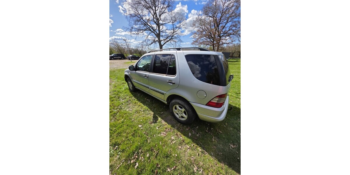 Mercedes-Benz ML 320 189.120 km 2.200 &euro; Bad Oldesloe 23843