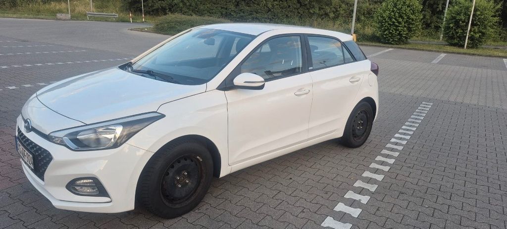 Hyundai i20 93.000 km 9.600 &euro; Gernsheim 64579