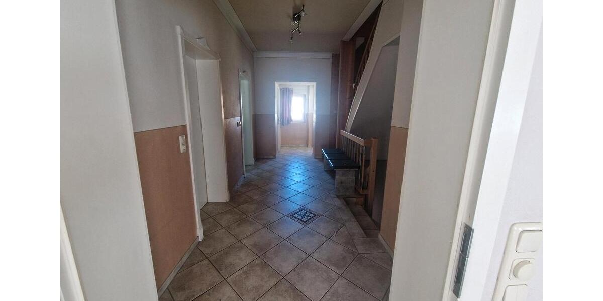Etagenwohnung Deggendorf - 5 Zimmer, 150 m&sup2;, 1.600&euro; | Angebot:26384491