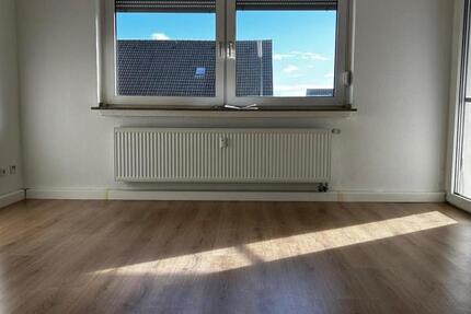 Renovierte 3 Zimmer Wohnung mit Balkon ! zimmer