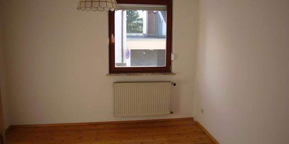 Kleines Haus in ruhiger Straße Nähe Grundschule, 5 Zi, Wohnküche, Bad, Loggia, Terrasse 5 zimmer