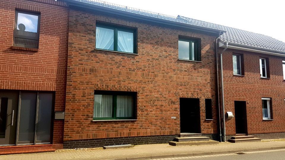 STADTHAUS MIT VIEL NEBENGELASS zimmer