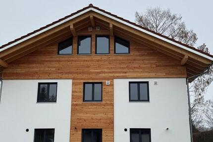 Neubau-Wohnung in einem 3-FH in ruhiger Lage in Eggstätt (Ost) 5 zimmer