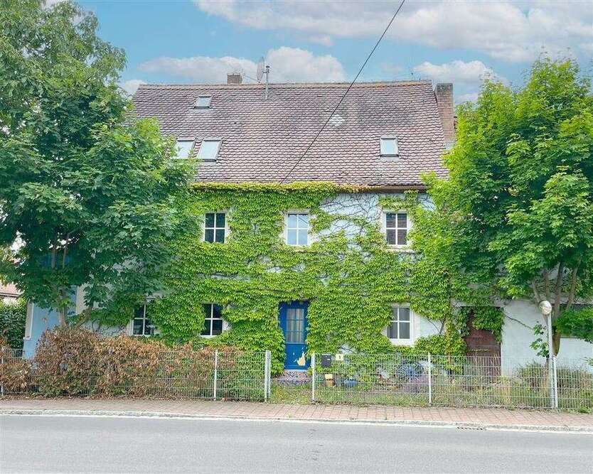 Haus zum Kaufen in Neuhof a d Zenn 251.000 € 195 m²
