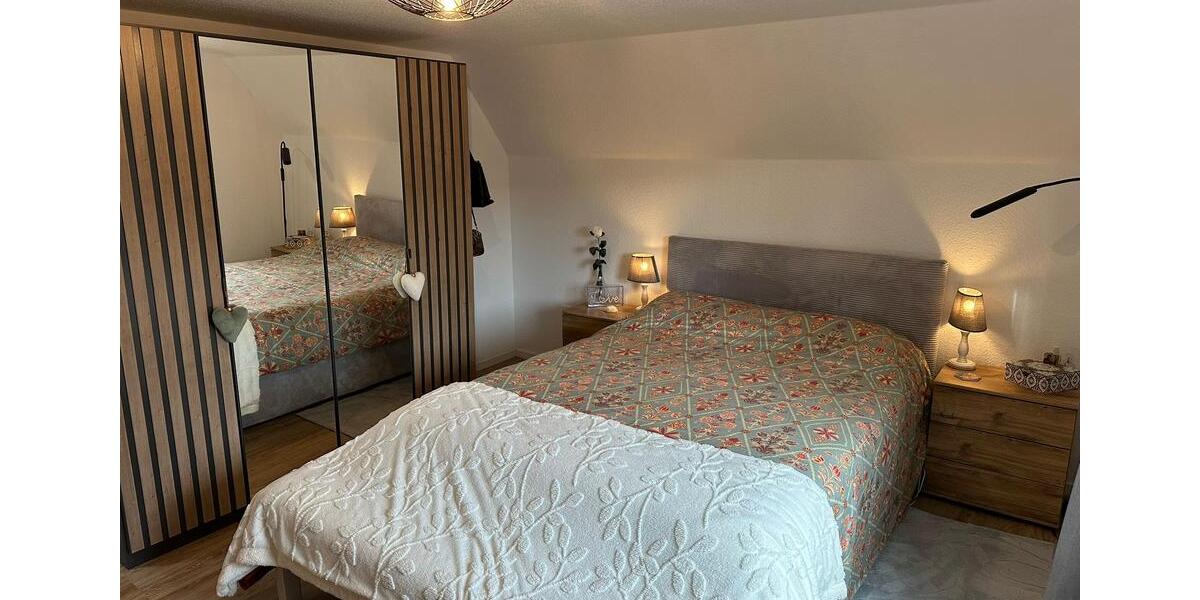 BESCHENDORF! Stilvoll modernisierte 3- Zimmer- Dachgeschosswohnung in ruhiger Lage zu vermieten 3 zimmer