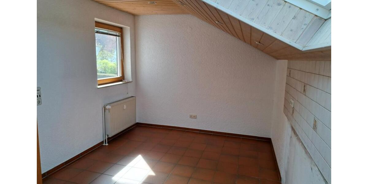 Dachgeschoßwohnung Gersheim - 3 Zimmer, 110 m&sup2;, 760&euro; | Angebot:26037736