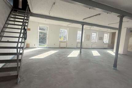 Halle in Niedernhausen-Niederseelbach 2.490 € 280 m² zimmer