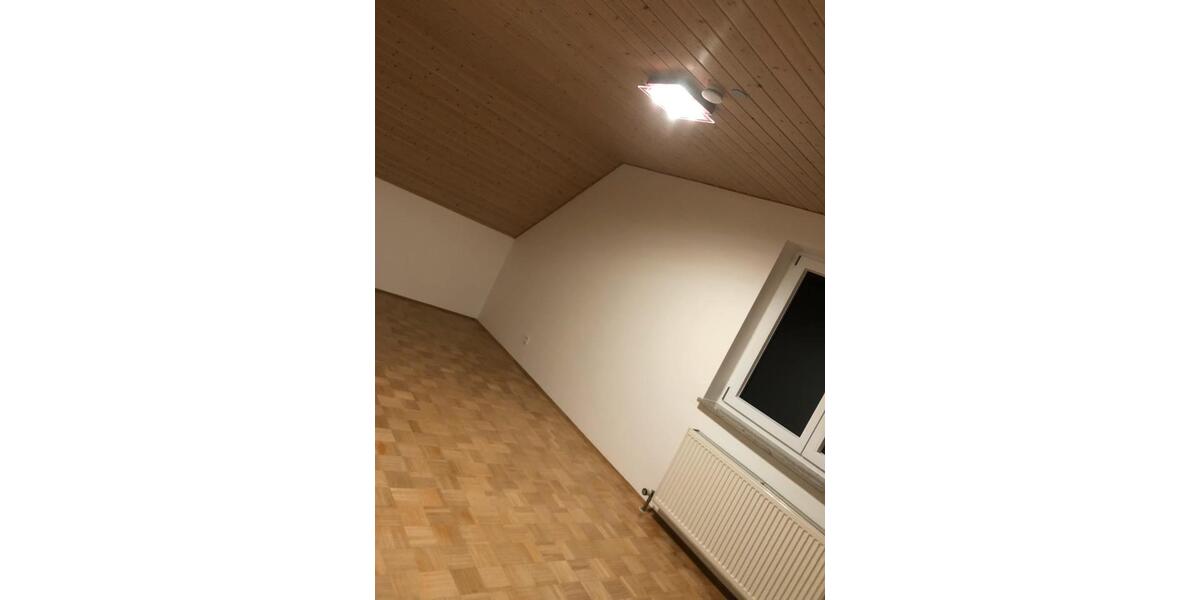 Dachgeschoßwohnung Berg bei Neumarkt in der Oberpfalz - 3 Zimmer, 95 m&sup2;, 1.000&euro; | Angebot:26144196