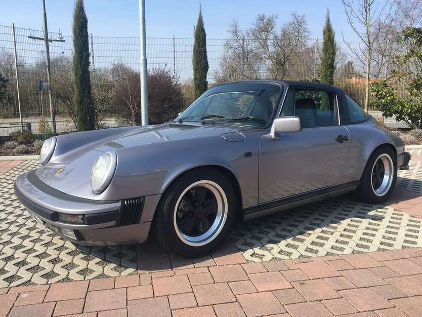 911