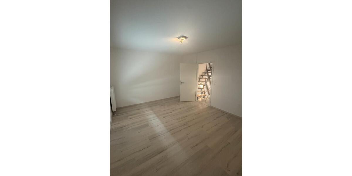 Reihenhaus Essingen - 5 Zimmer, 140 m&sup2;, 400.000&euro; | Angebot:27156393