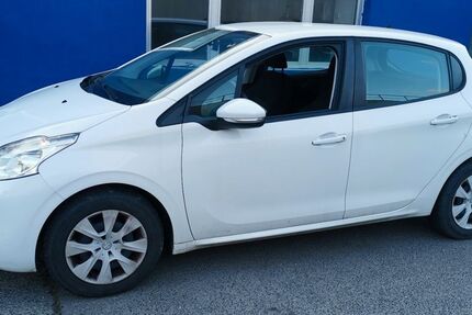 Peugeot 208 100.000 km 3.499 &euro; Berlin 13405